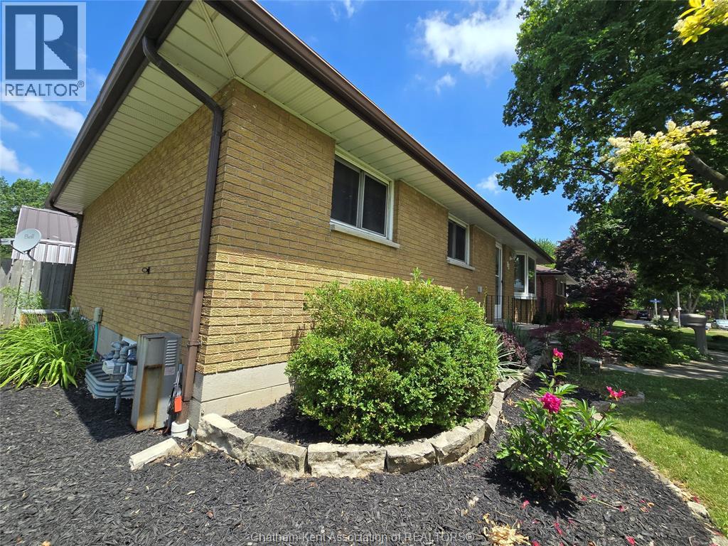 83 HOLLAND AVENUE - Image 3