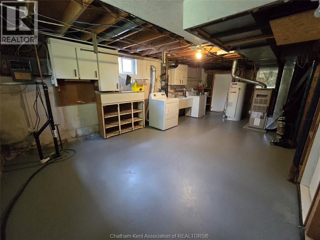 83 HOLLAND AVENUE - 33