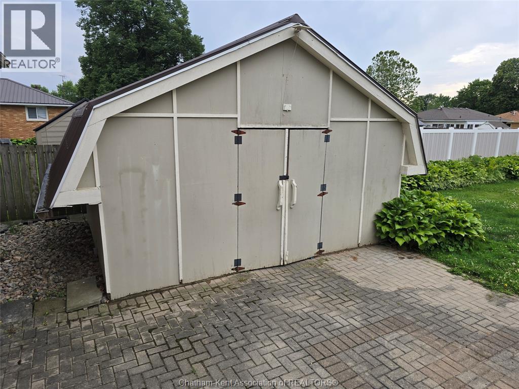 83 HOLLAND AVENUE - 44