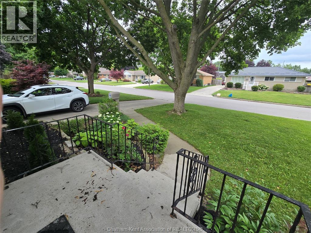 83 HOLLAND AVENUE - 6