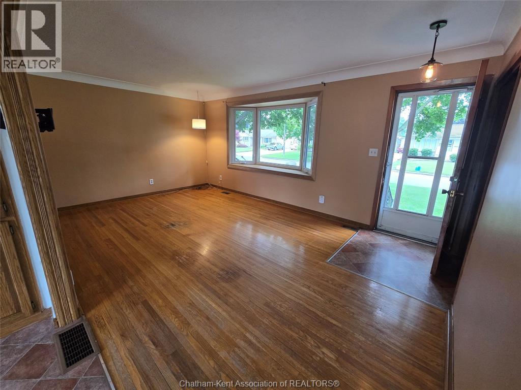 83 HOLLAND AVENUE - 9