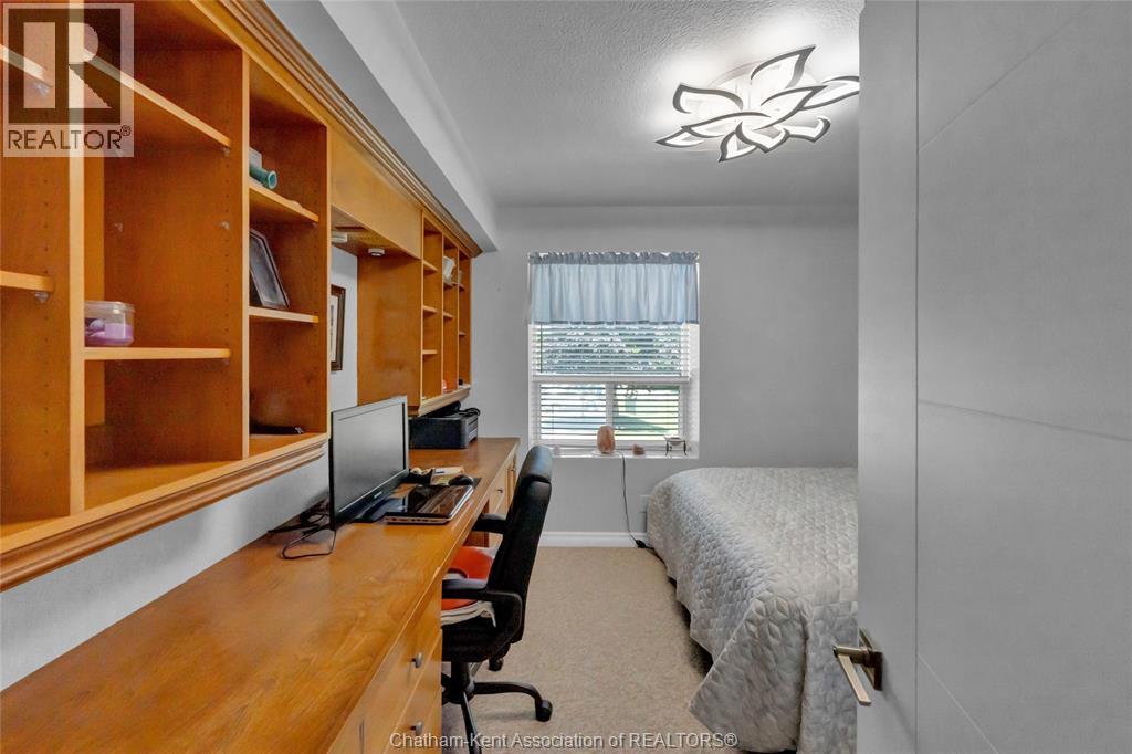 #201 10 Van Allen AVENUE - Image 19