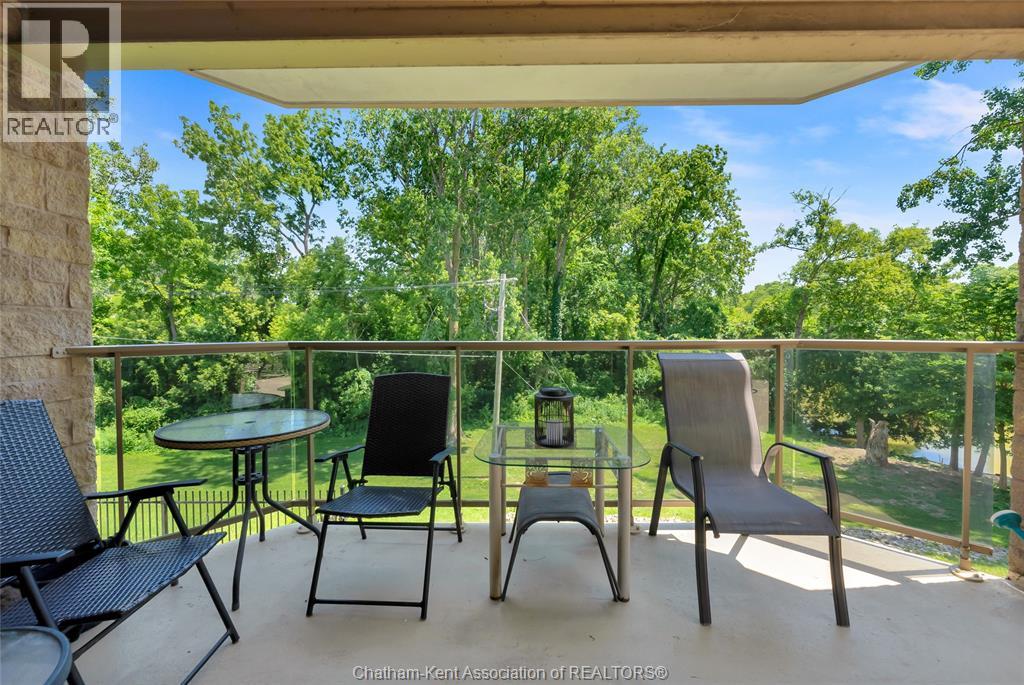 #201 10 Van Allen AVENUE - 3