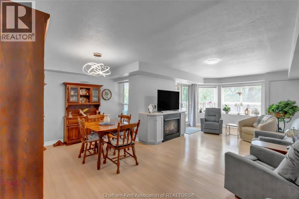 #201 10 Van Allen AVENUE - Image 30