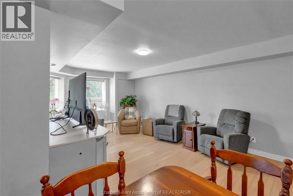 #201 10 Van Allen AVENUE - Image 34