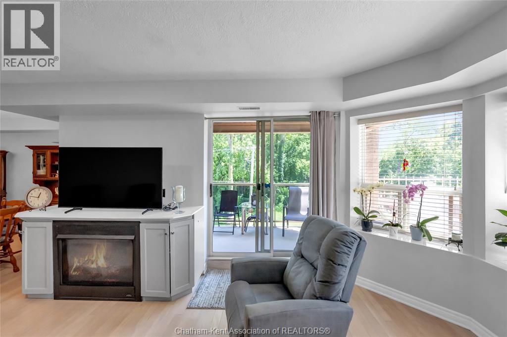 #201 10 Van Allen AVENUE - Image 38