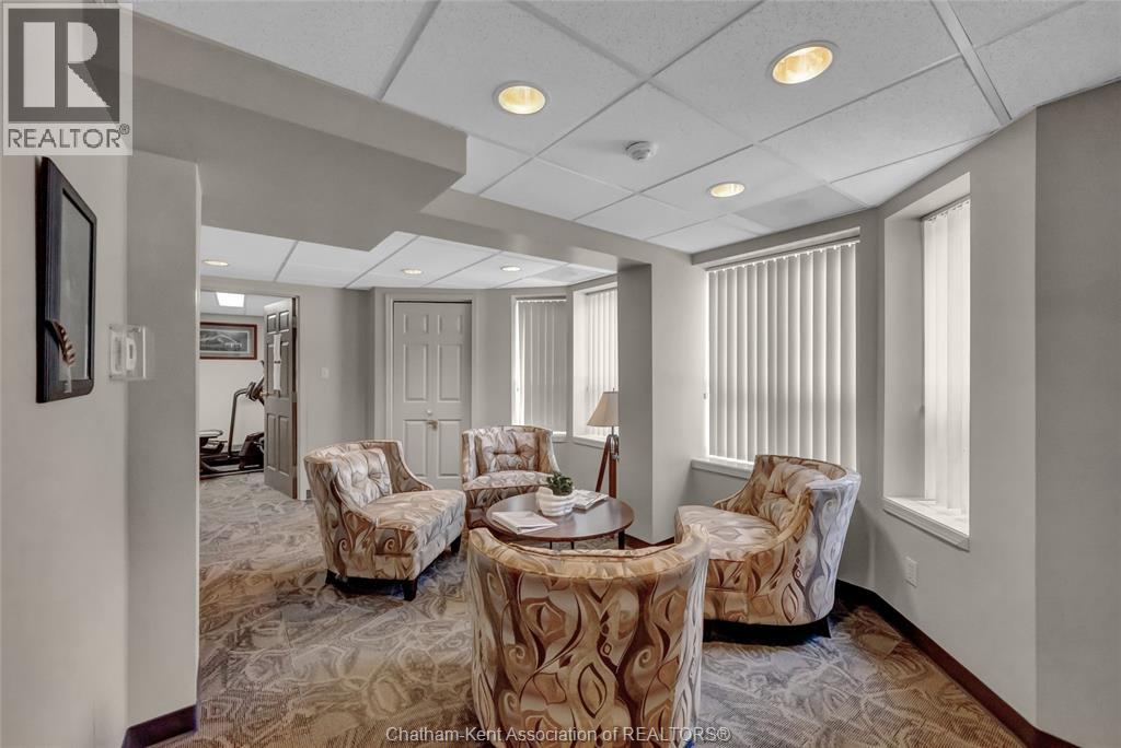 #201 10 Van Allen AVENUE - Image 40