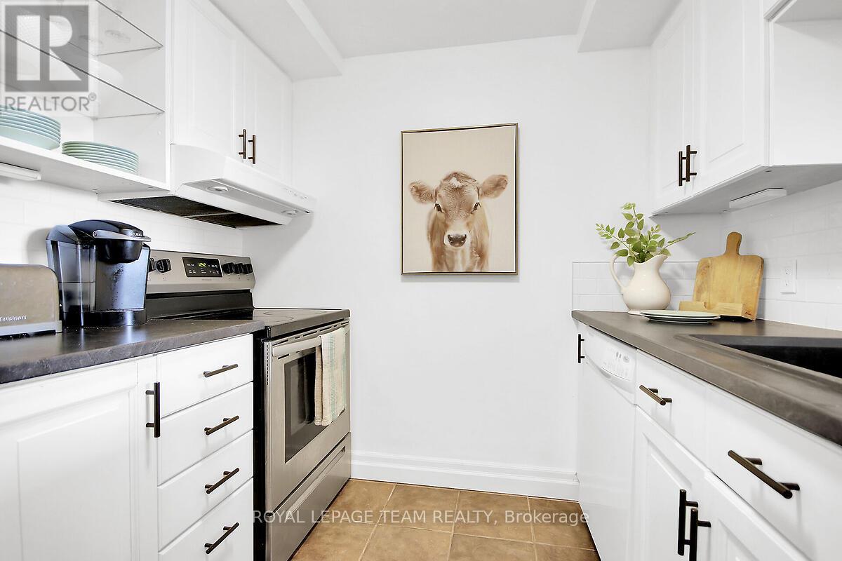 #608 35 HOLLAND AVENUE - 11