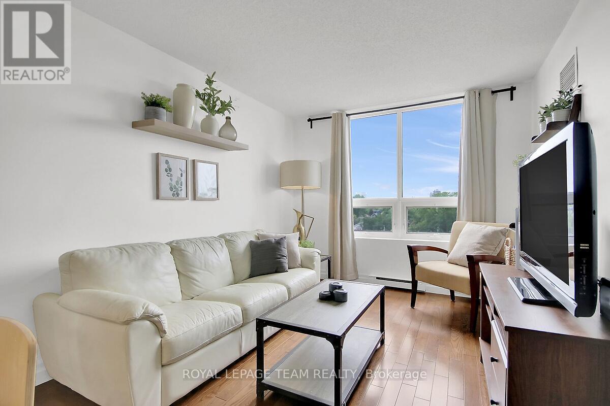#608 35 HOLLAND AVENUE - 12
