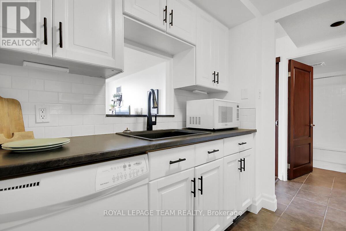 #608 35 HOLLAND AVENUE - 13