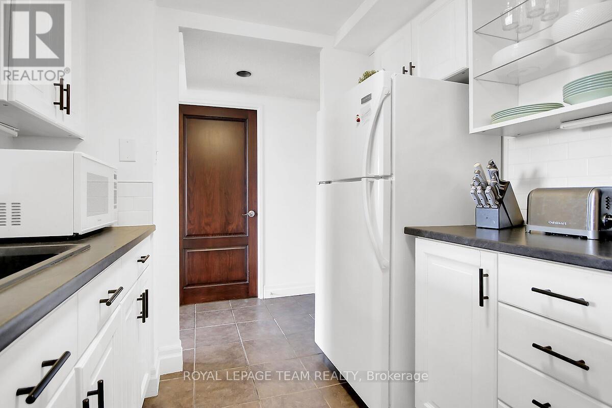 #608 35 HOLLAND AVENUE - 14