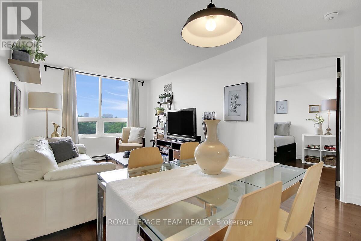 #608 35 HOLLAND AVENUE - 16