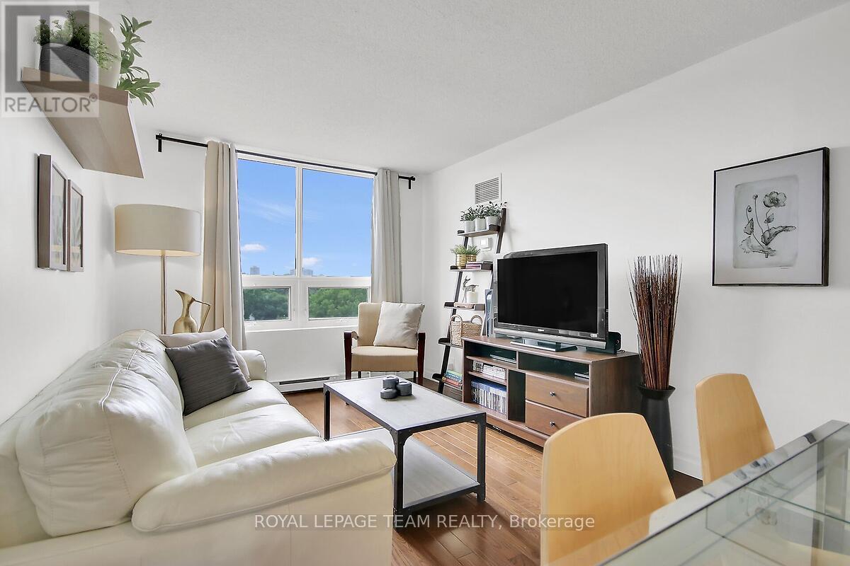 #608 35 HOLLAND AVENUE - 19