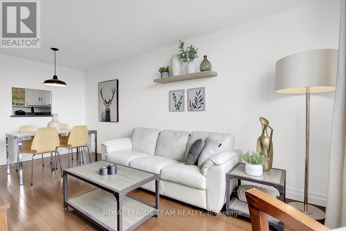 #608 35 HOLLAND AVENUE - 22