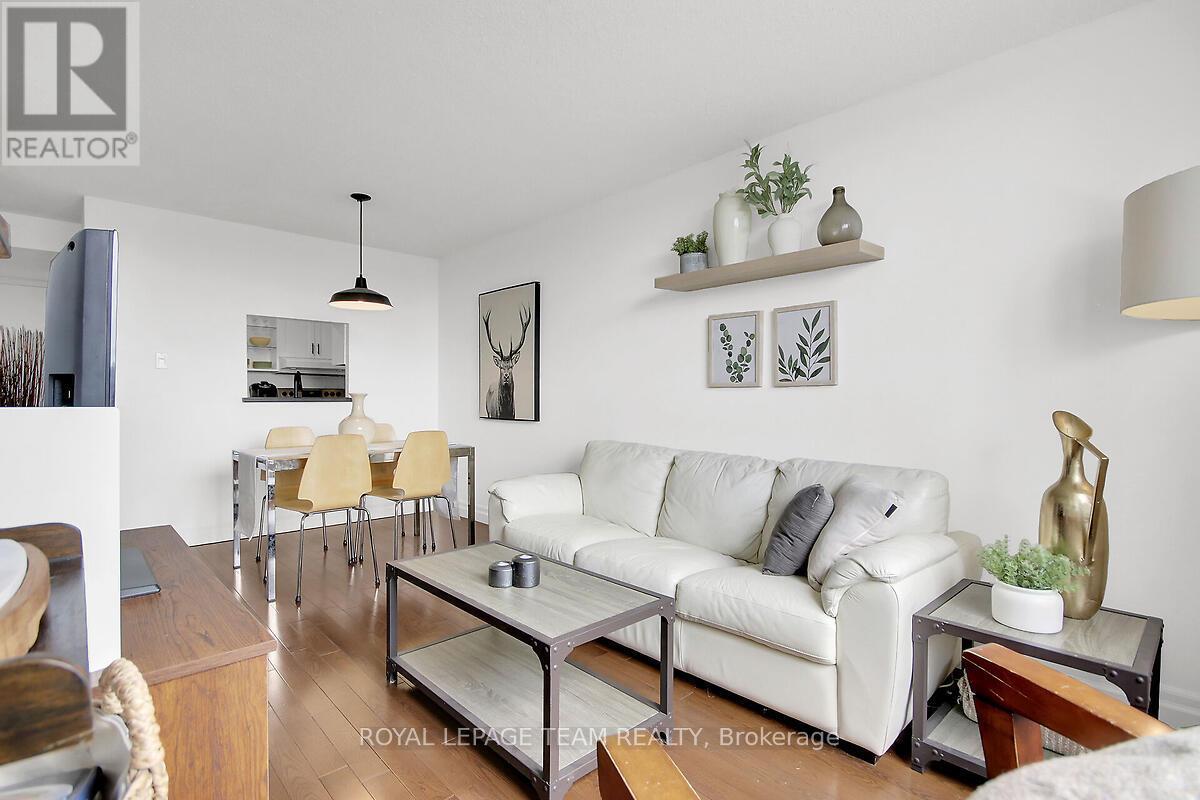 #608 35 HOLLAND AVENUE - 23