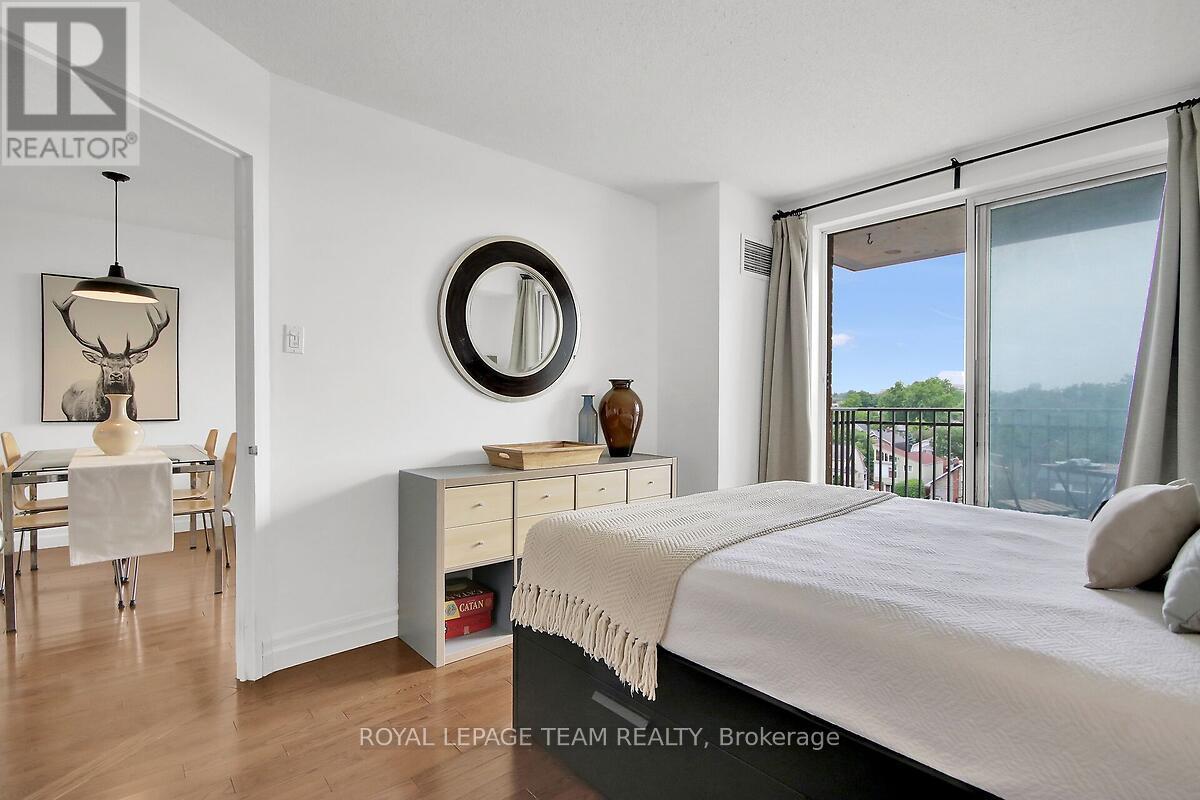 #608 35 HOLLAND AVENUE - 27