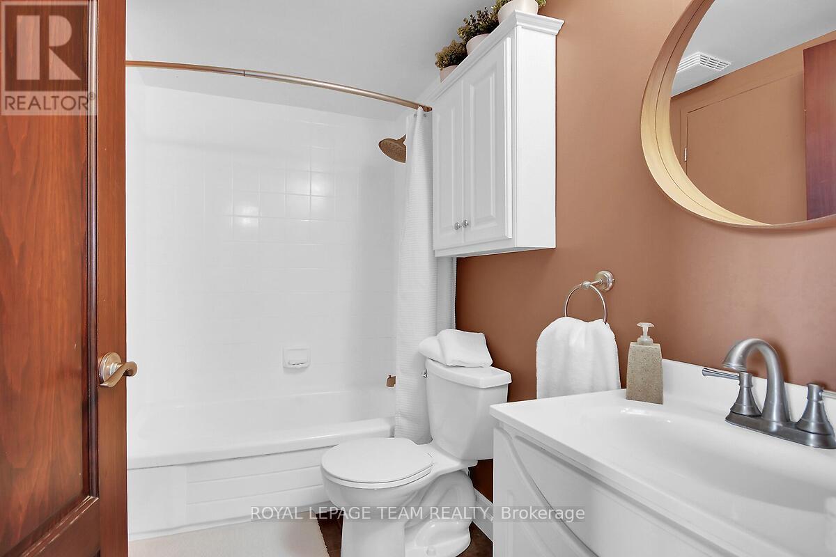 #608 35 HOLLAND AVENUE - 29