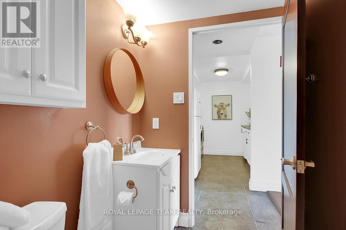 #608 35 HOLLAND AVENUE - 30
