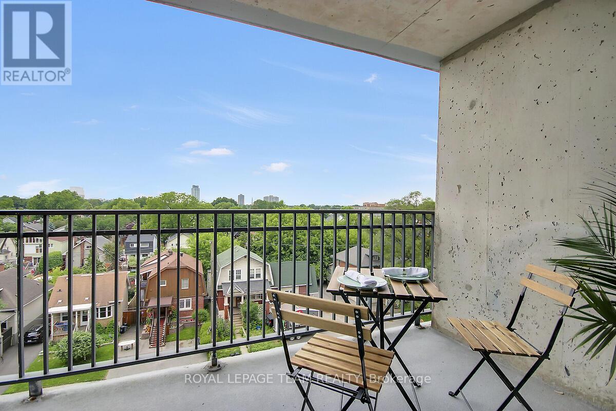 #608 35 HOLLAND AVENUE - 33