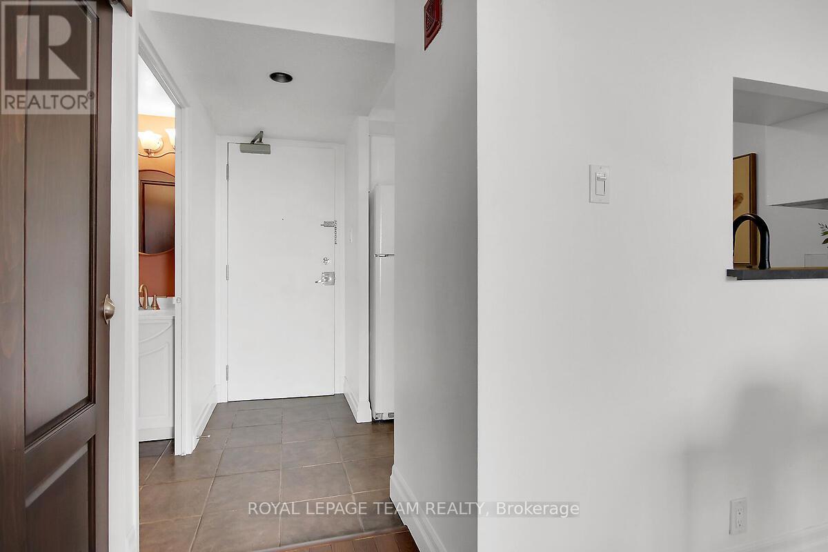 #608 35 HOLLAND AVENUE - 5