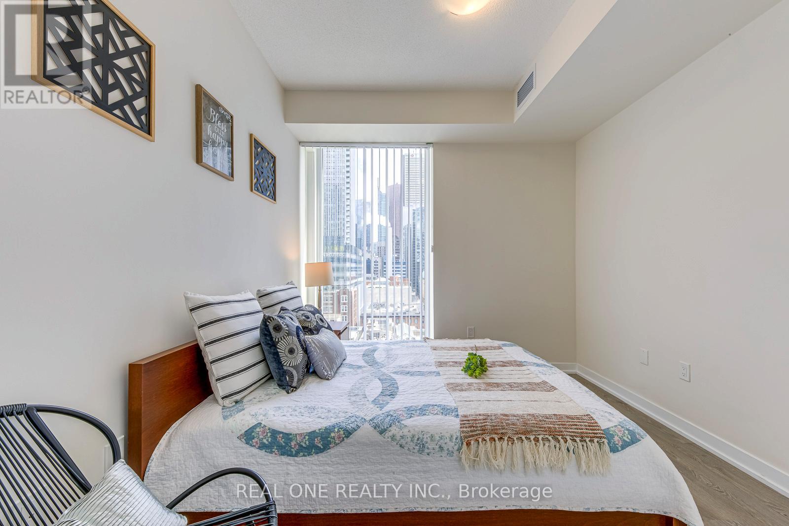 #1001 99 JOHN STREET - 18