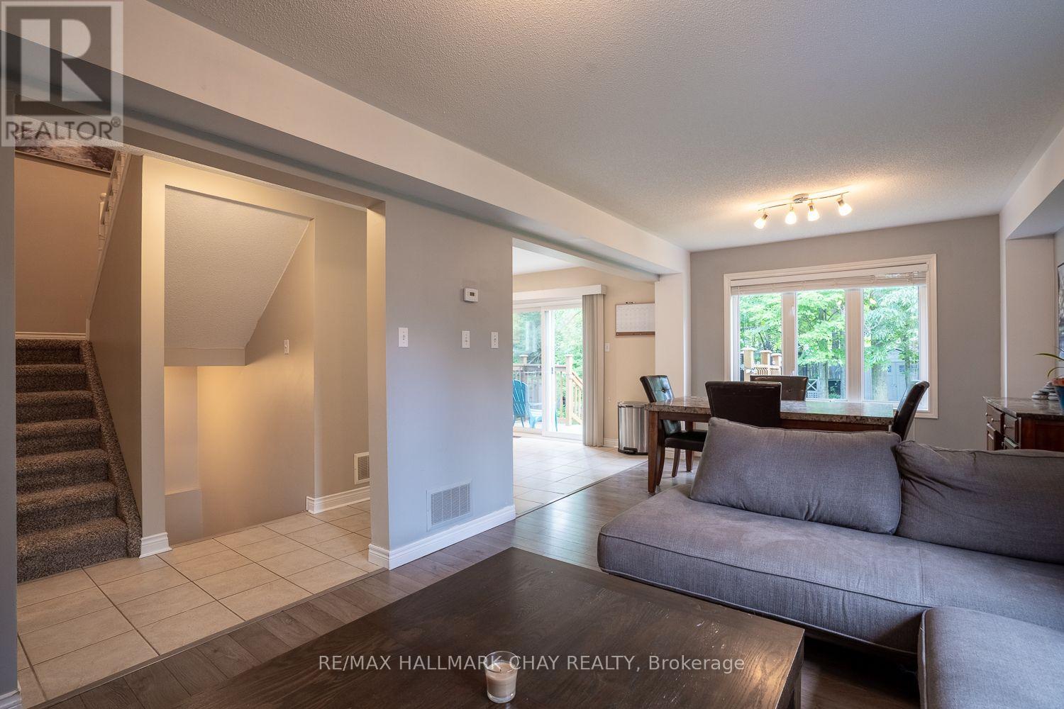 23 BURBANK CIRCLE - 13