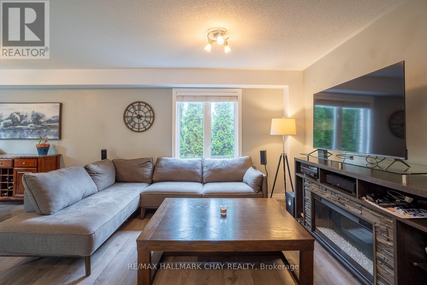 23 BURBANK CIRCLE - 14