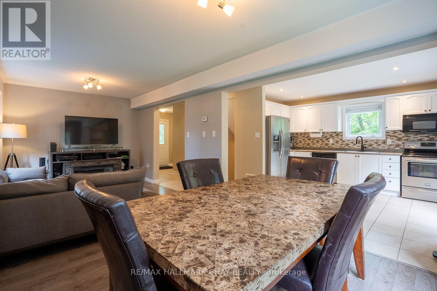 23 BURBANK CIRCLE - 16