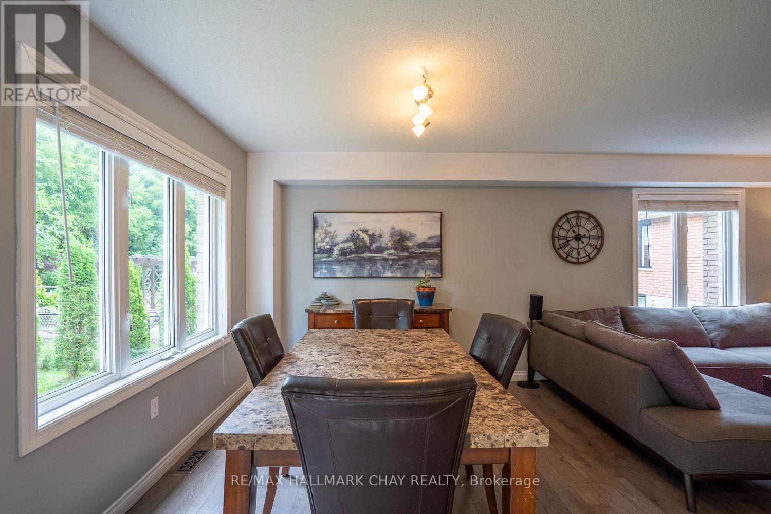 23 BURBANK CIRCLE - 17