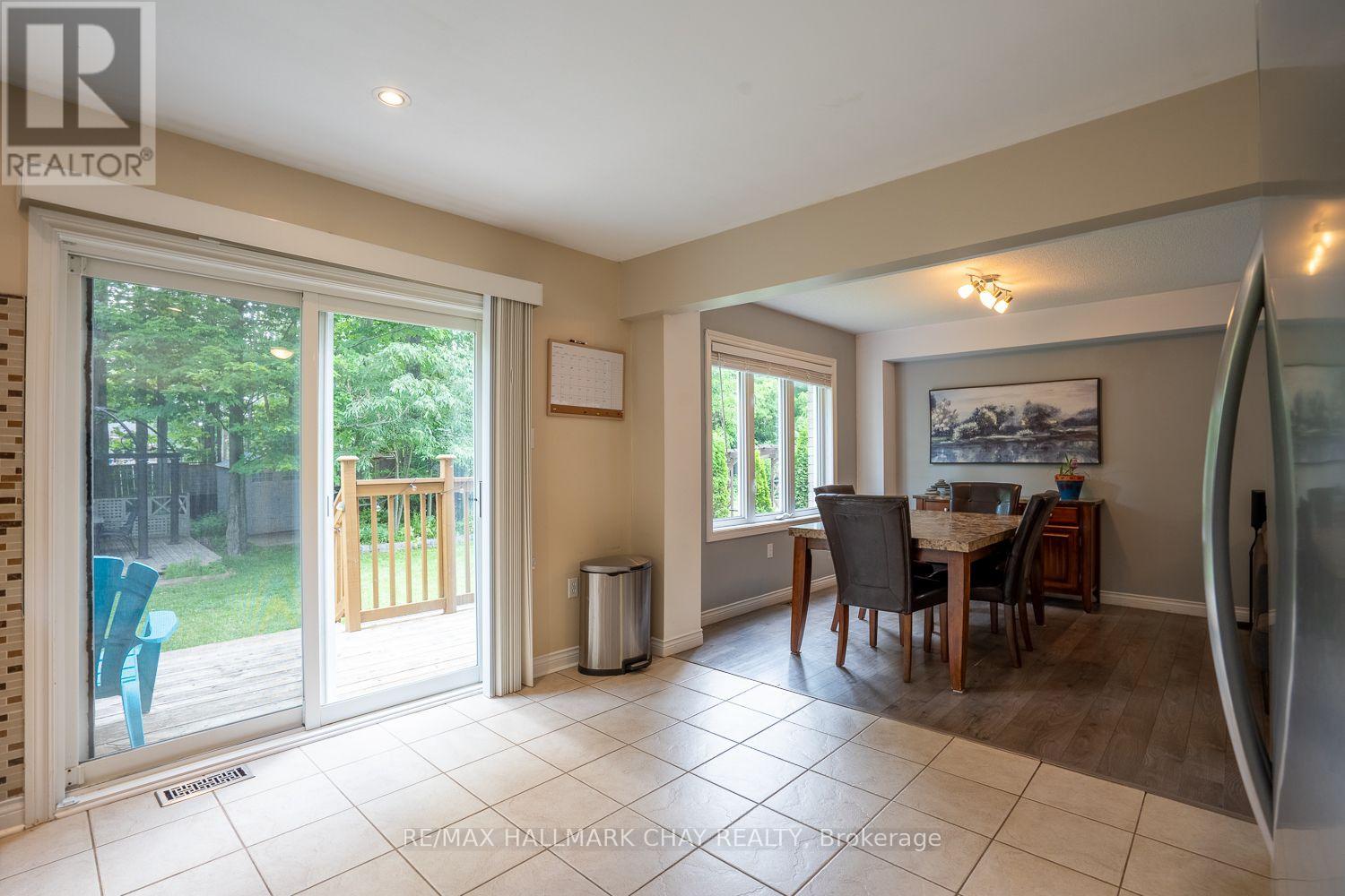 23 BURBANK CIRCLE - 19