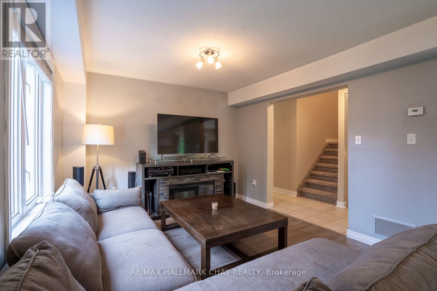 23 BURBANK CIRCLE - 4
