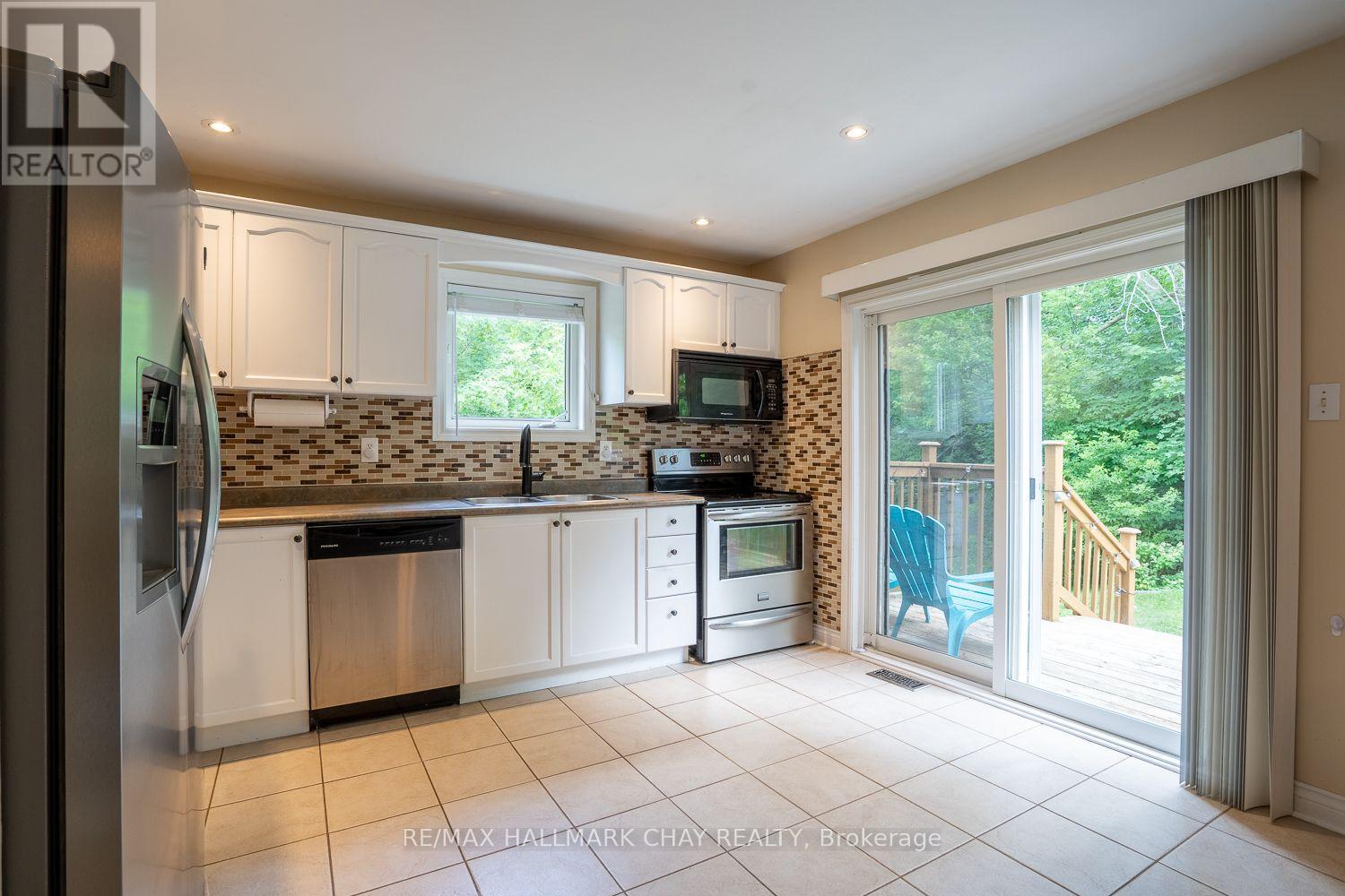 23 BURBANK CIRCLE - 5
