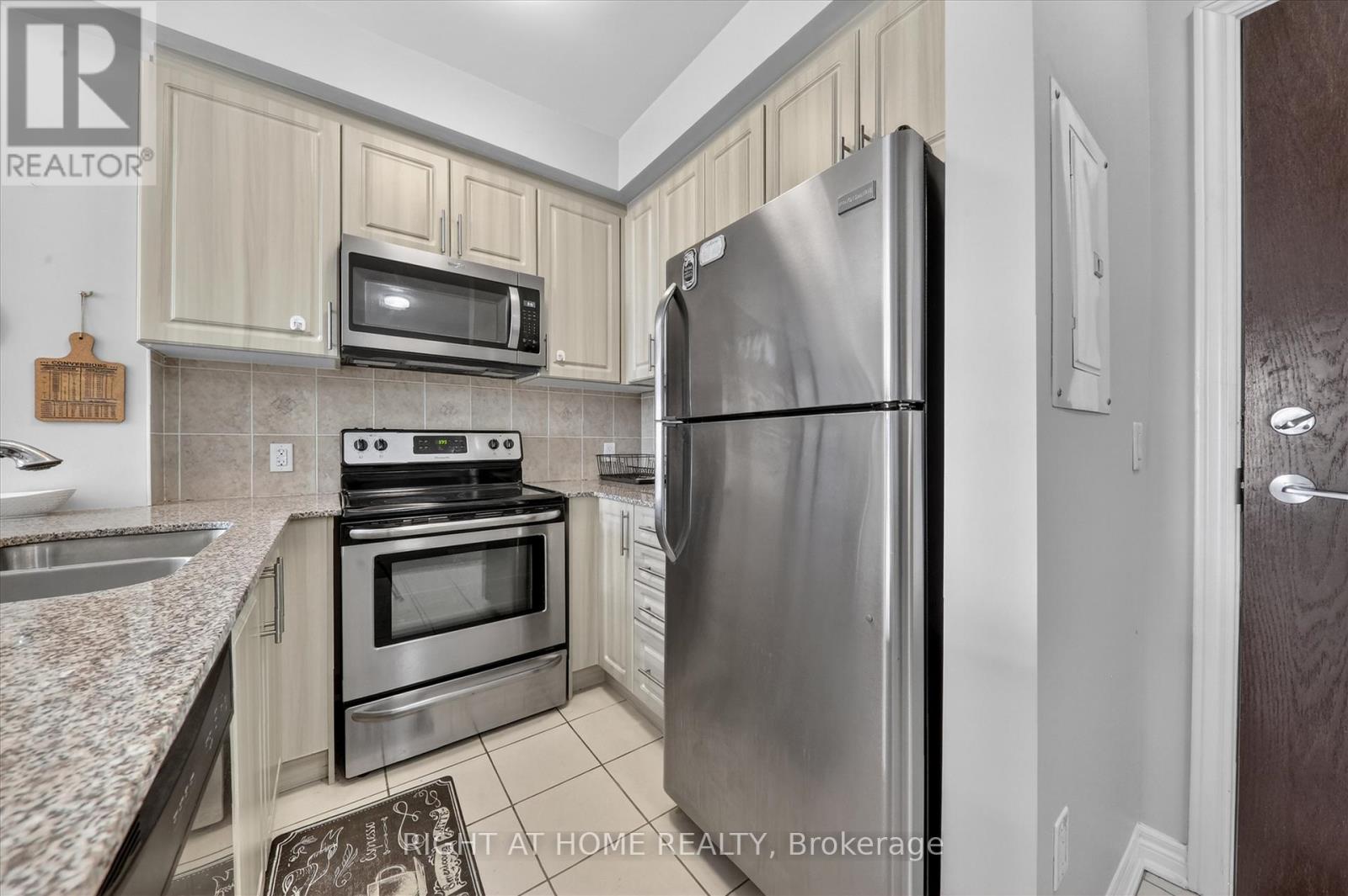 #409 216 OAK PARK BOULEVARD - 10