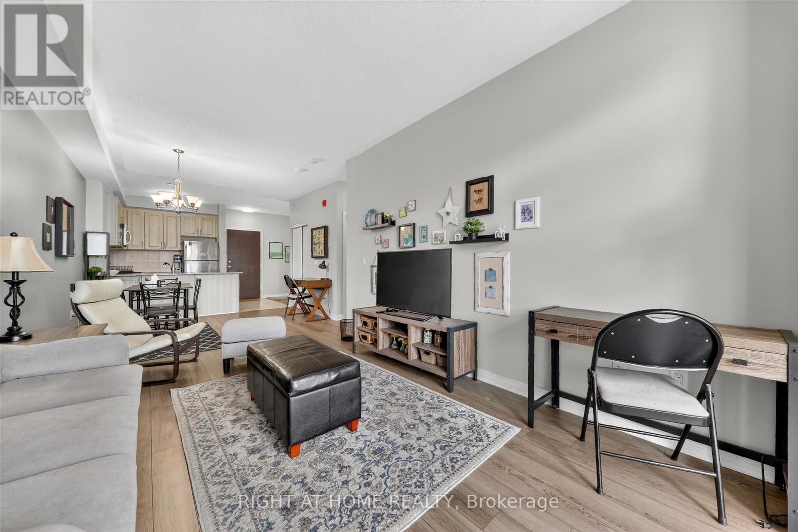 #409 216 OAK PARK BOULEVARD - 19