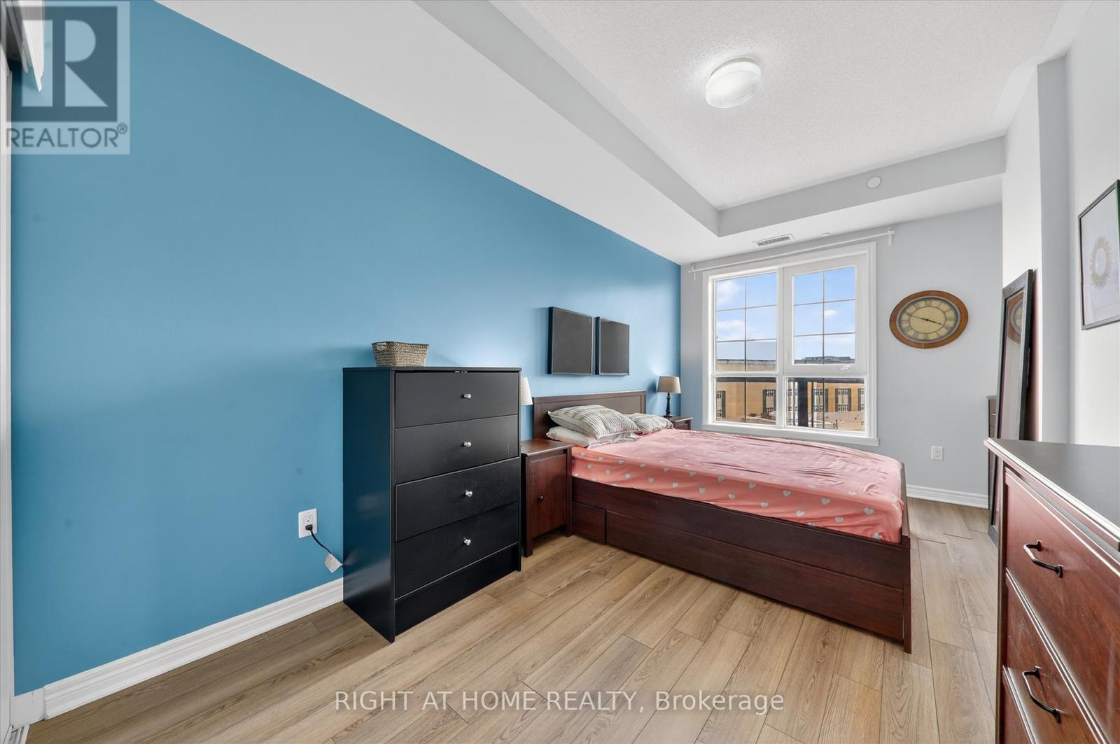 #409 216 OAK PARK BOULEVARD - 25