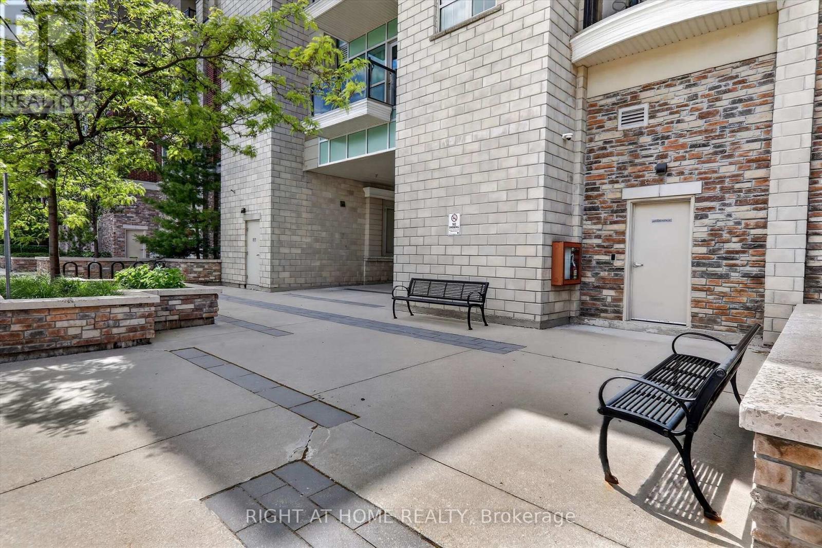 #409 216 OAK PARK BOULEVARD - 31