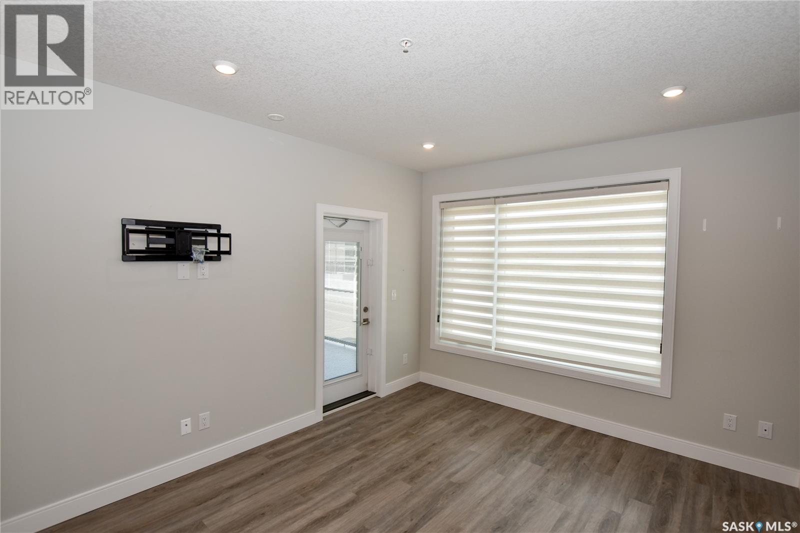 101 105 Willis CRESCENT — photo 17
