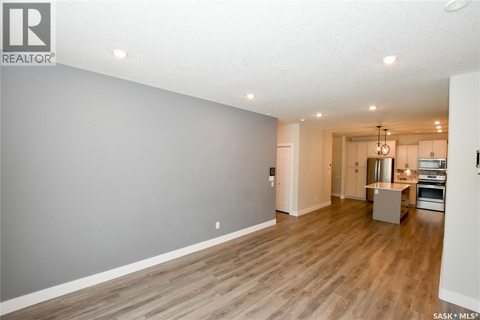 101 105 Willis CRESCENT — photo 18