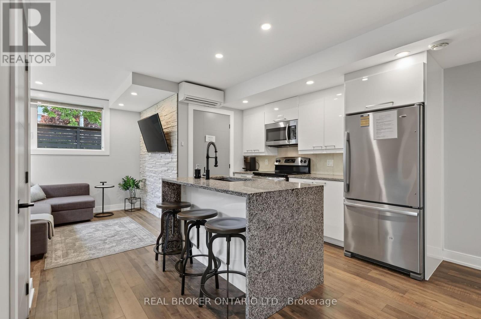 343 RIVERDALE AVENUE - 31