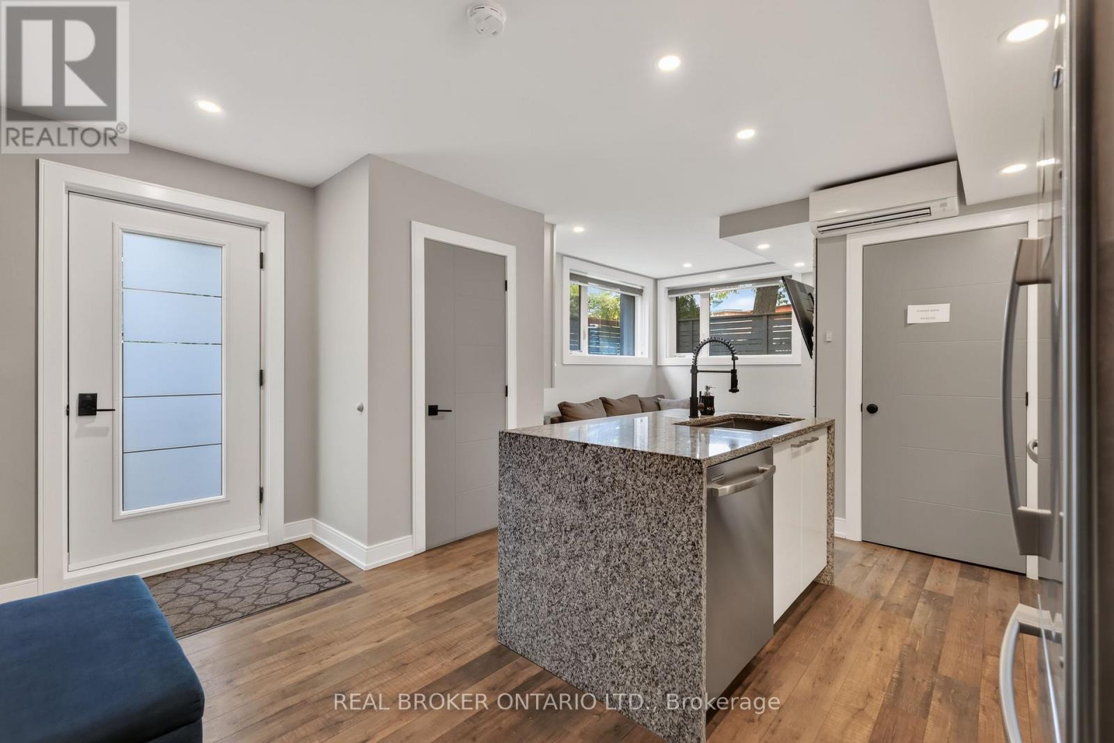 343 RIVERDALE AVENUE - 32