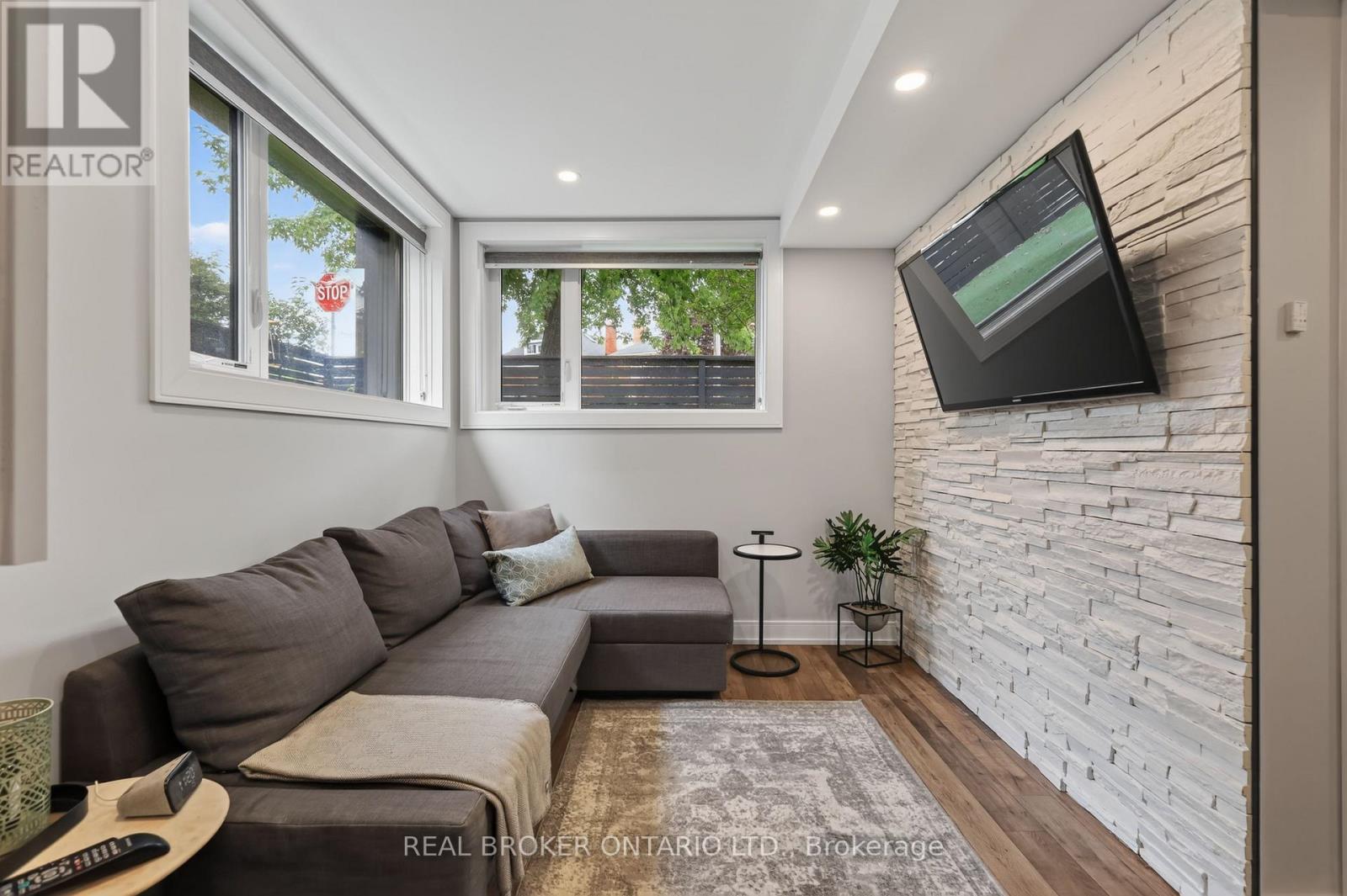 343 RIVERDALE AVENUE - 33