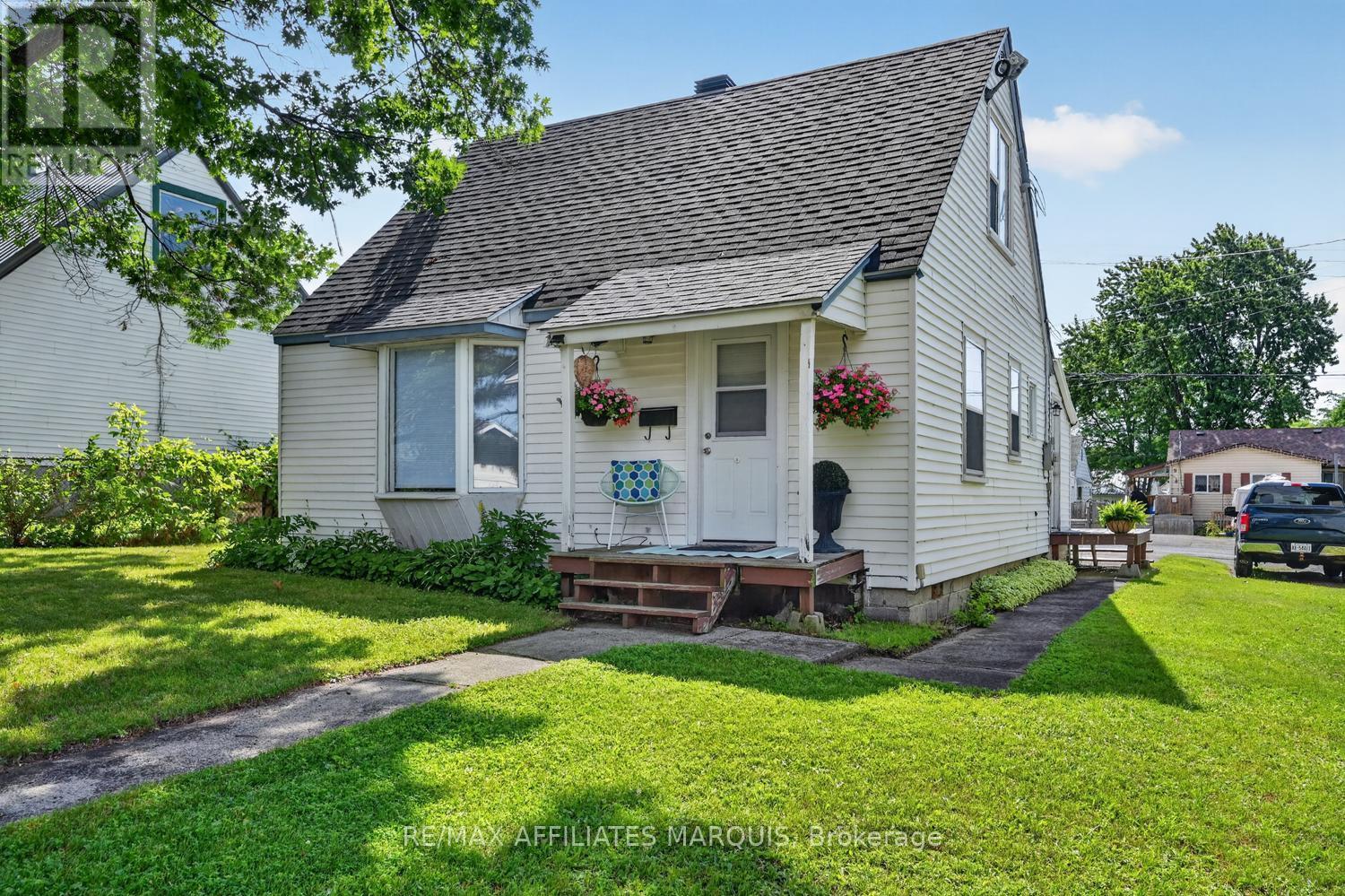12 CHURCHILL CRESCENT - 1