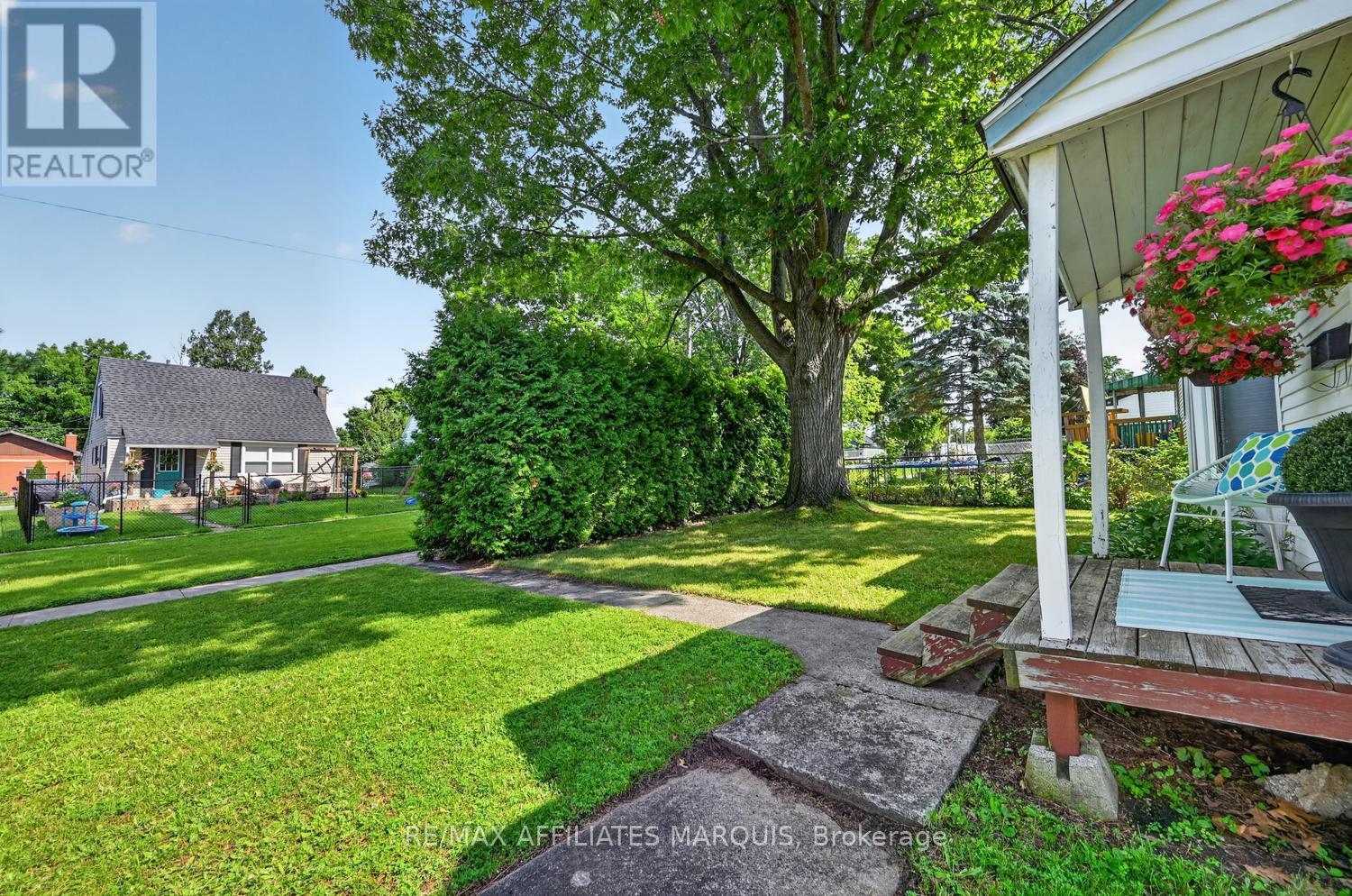 12 CHURCHILL CRESCENT - Image 3