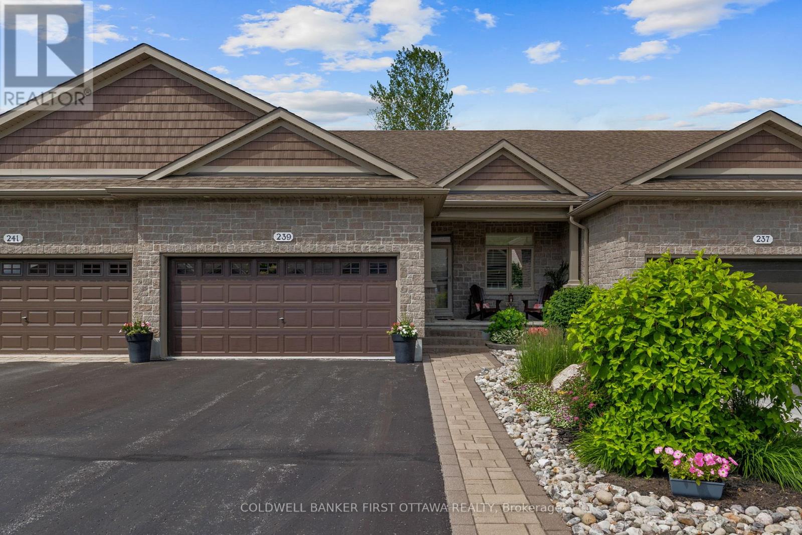 239 ROYAL LANDING GATE - 1