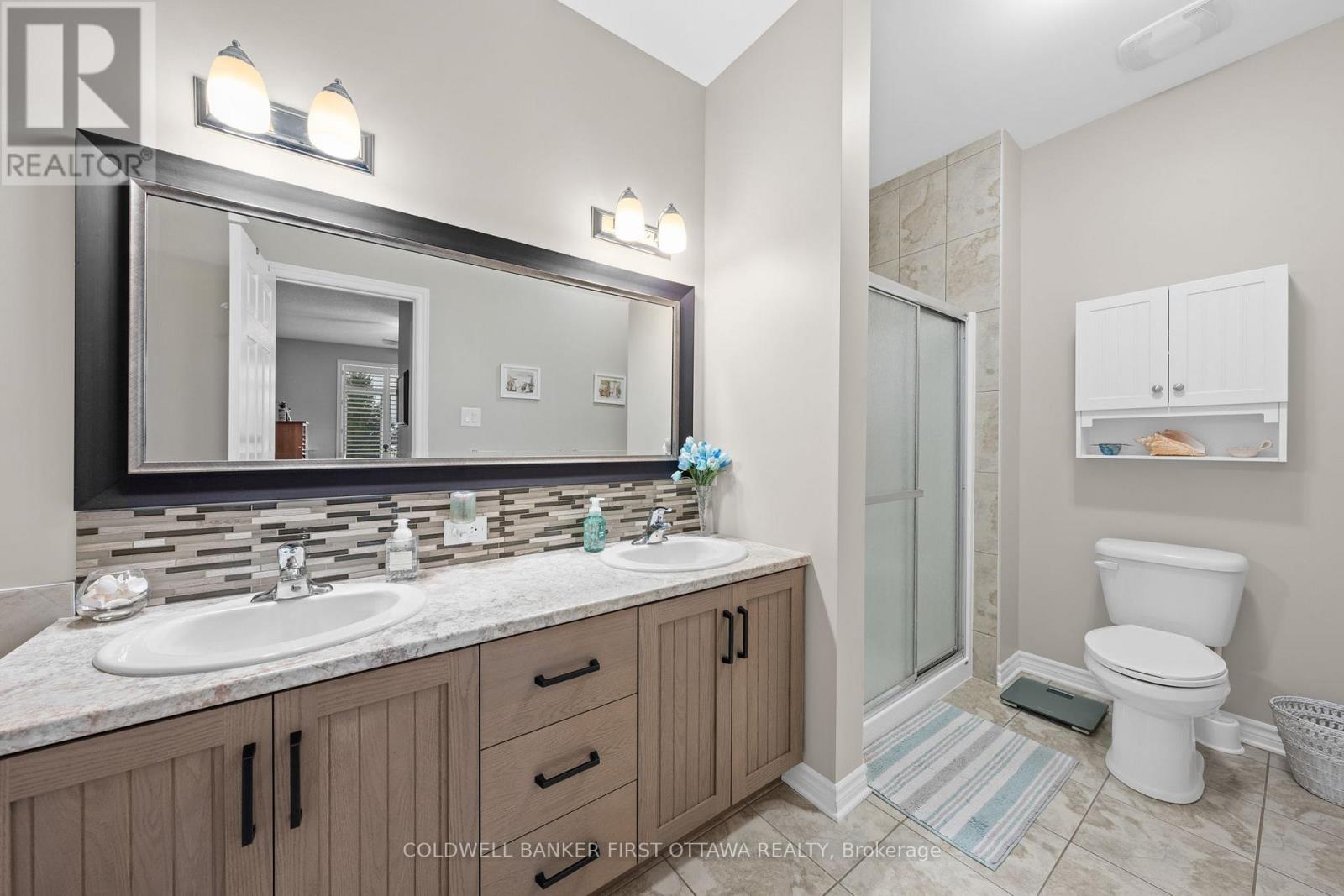239 ROYAL LANDING GATE - Image 19