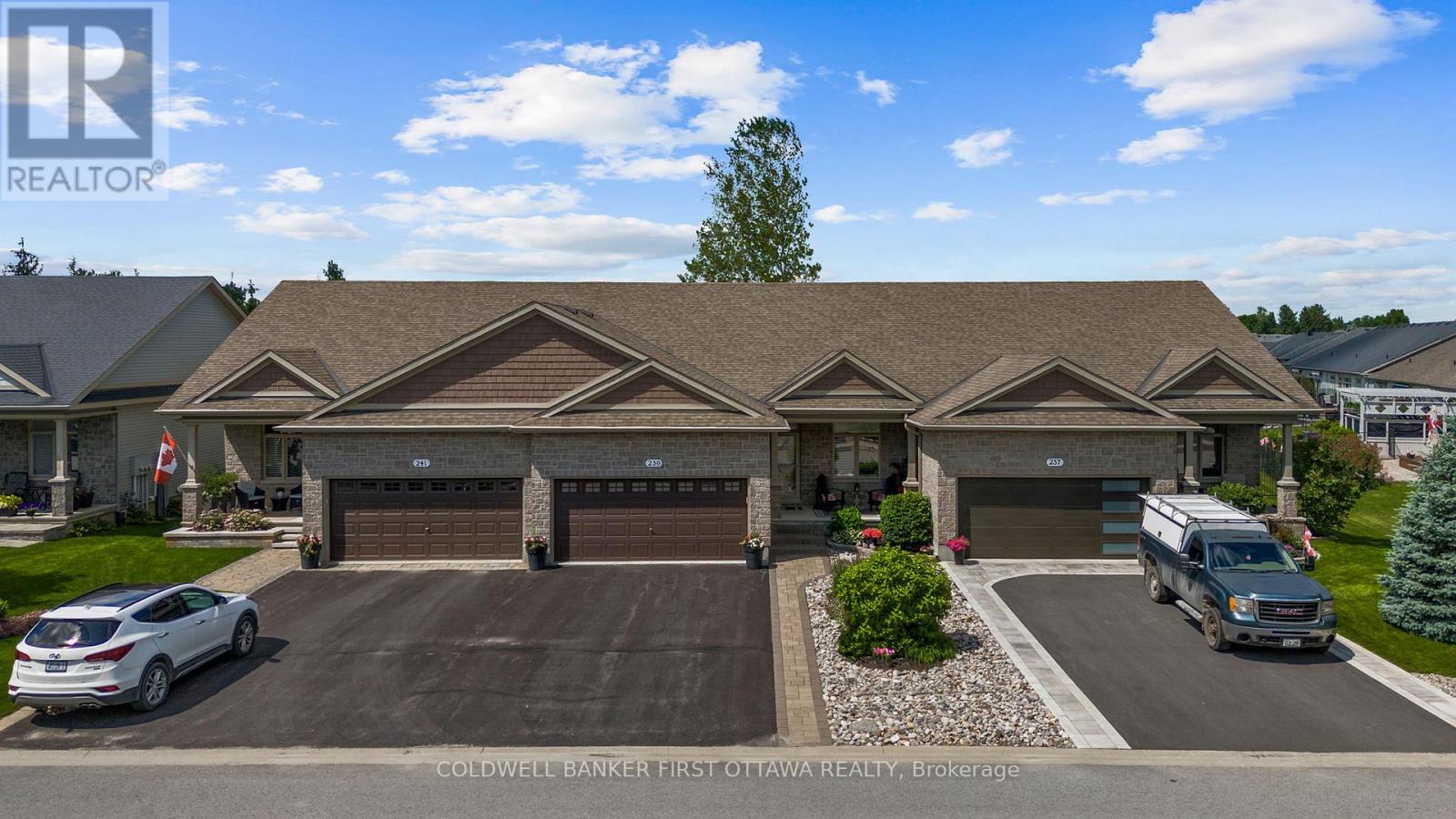 239 ROYAL LANDING GATE - 4
