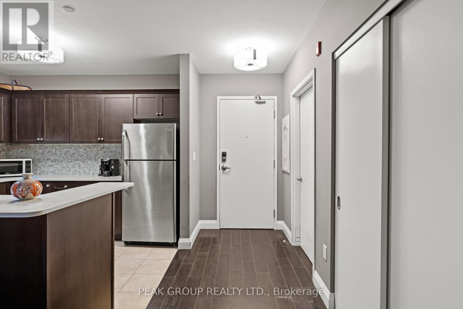 #106 26 WELLINGTON STREET - 2