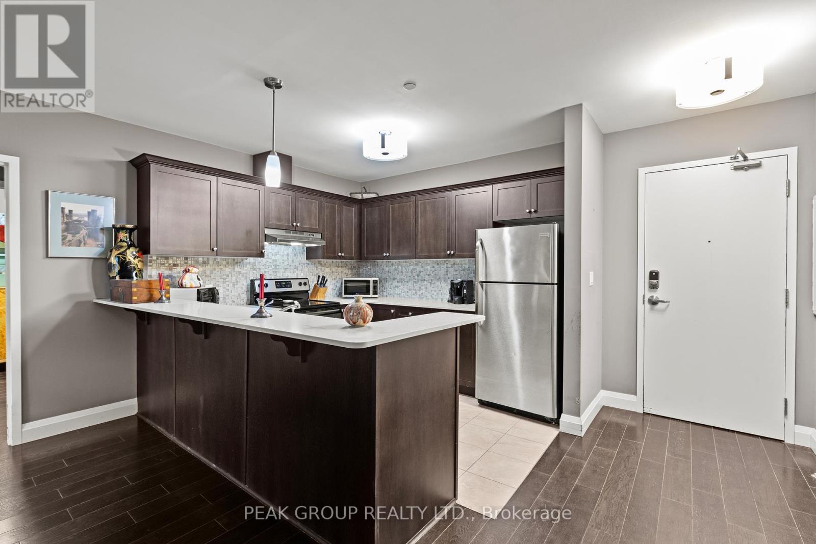 #106 26 WELLINGTON STREET - 3