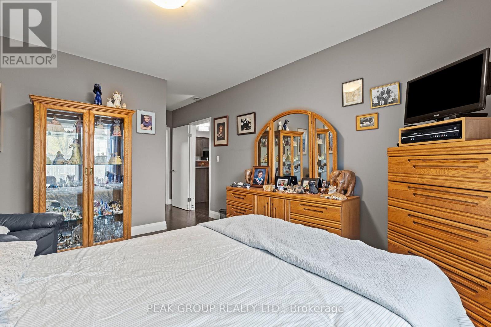 #106 26 WELLINGTON STREET - 6