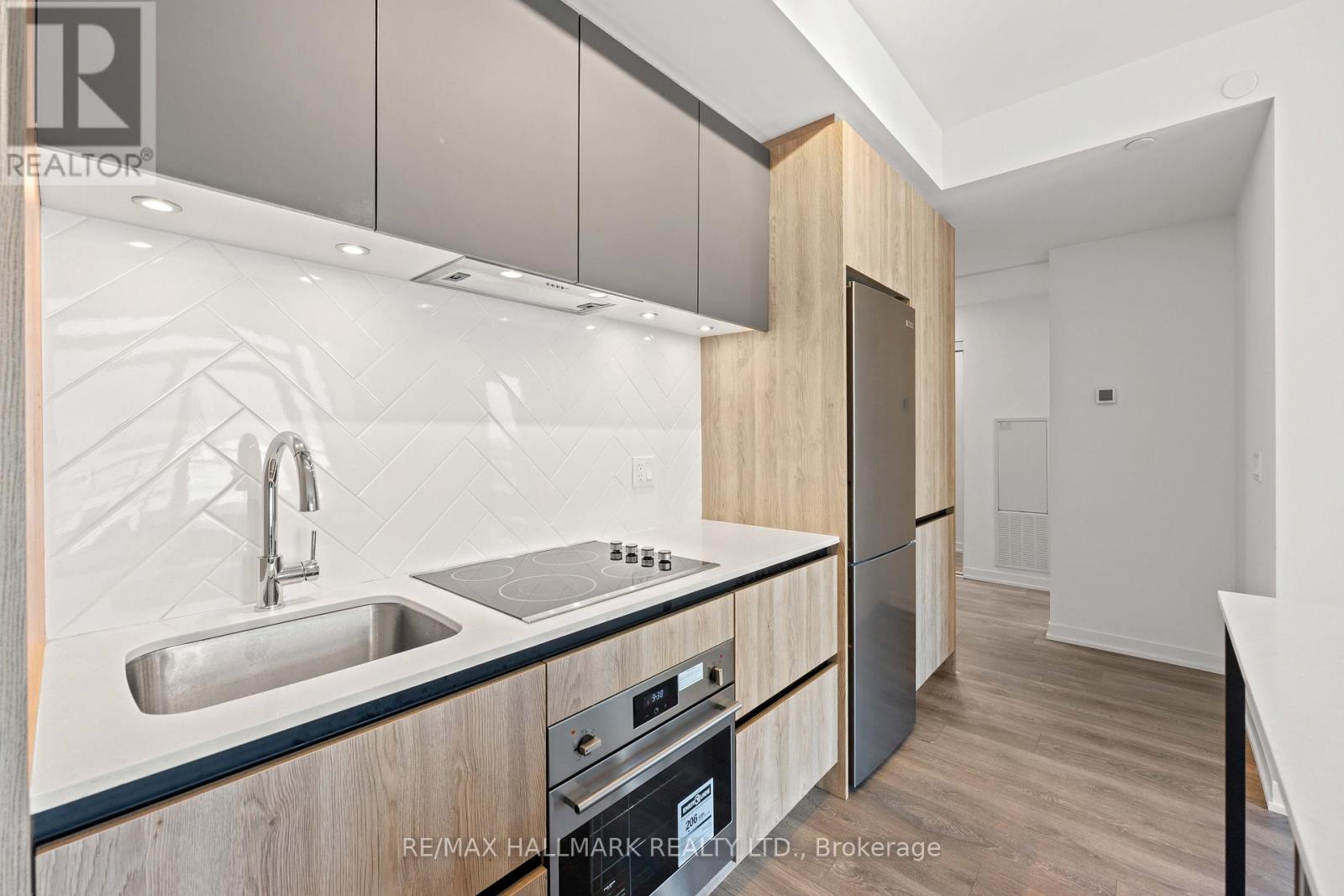 Listing photo of 1524 - 7950 BATHURST STREET